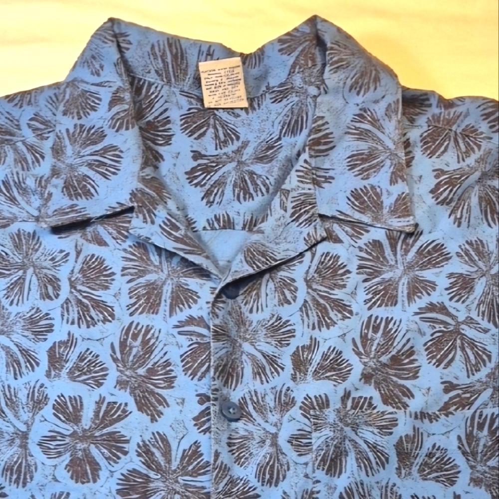 L2 Modern Paradise Short Sleeve Blue Button Down Shirt with Tropical Leaf Design